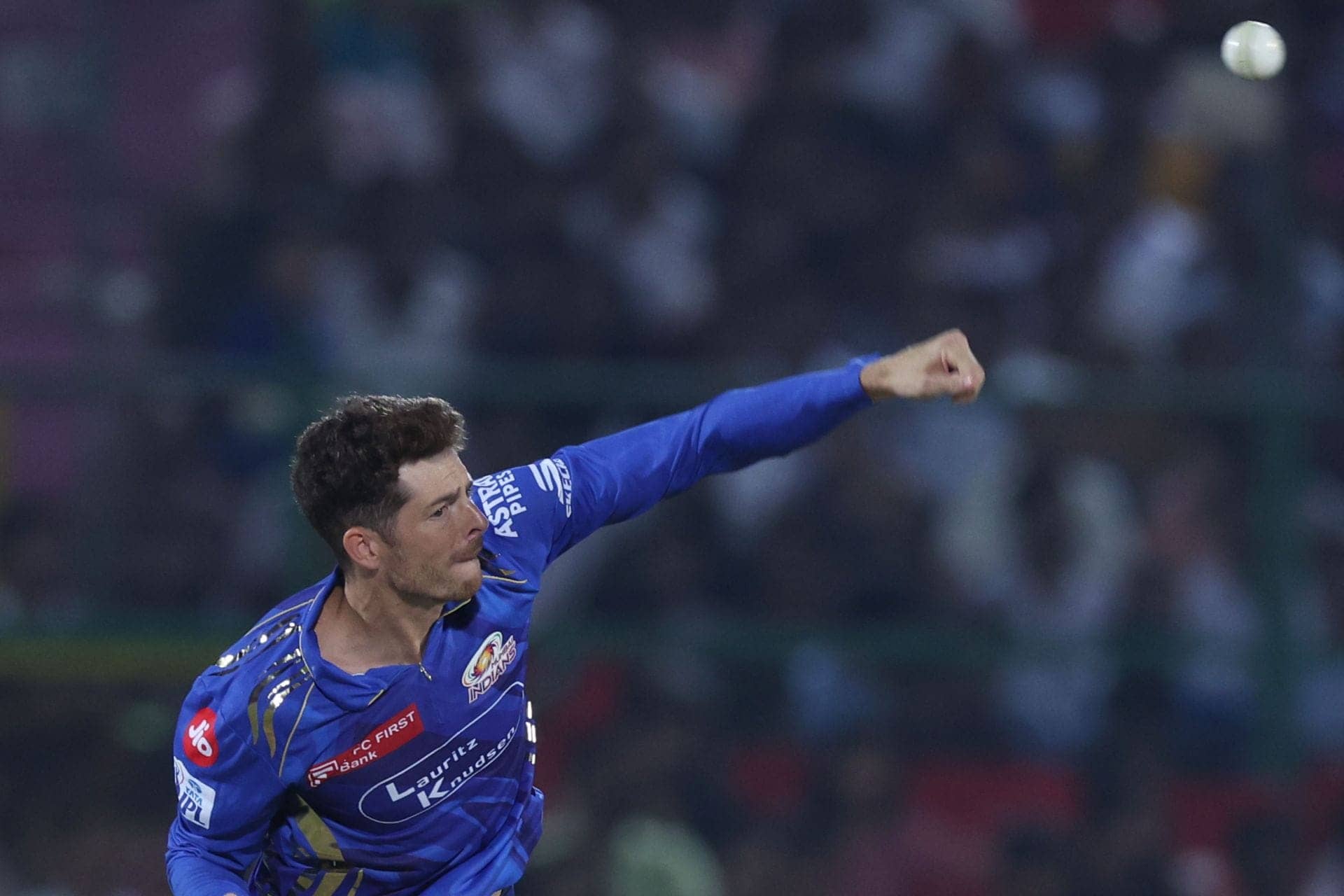 Mitchell Santner Out of IPL 2026; MI Snags Maharaj as Backup
