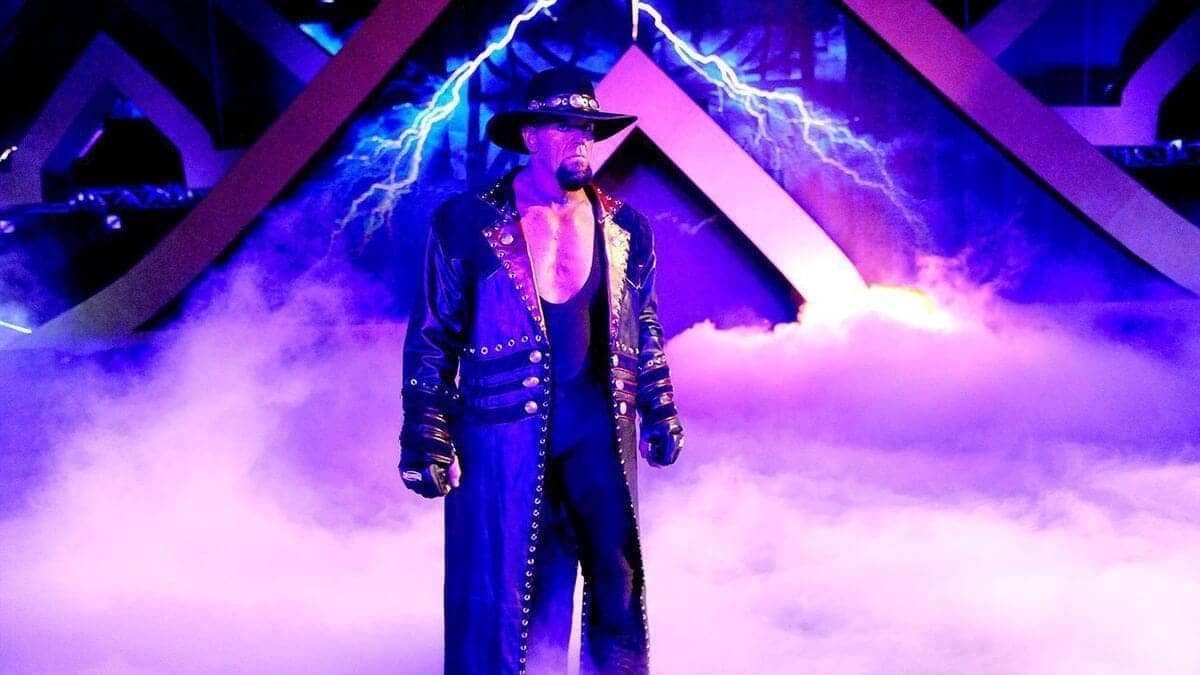 Becky Lynch ka dhamaka, Undertaker ki record pe nazar!