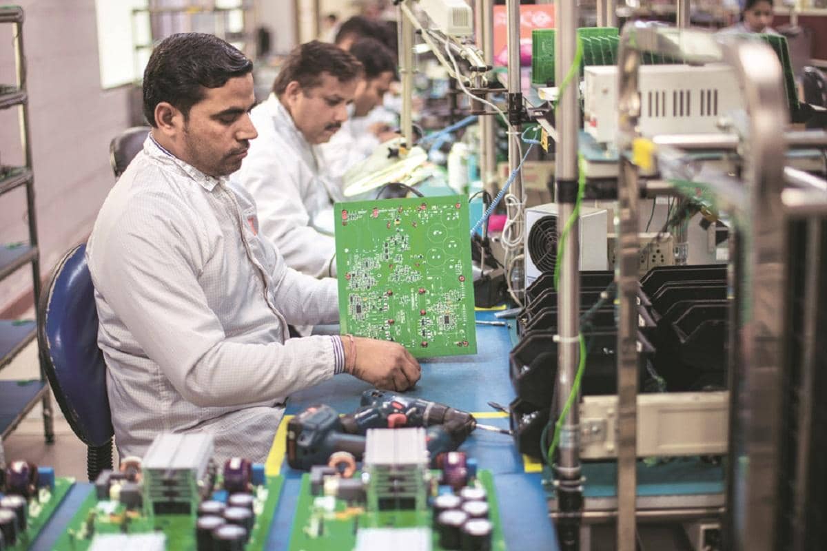 West Asia Drama Makes Gadgets Pricier Than Ever, Whoa!