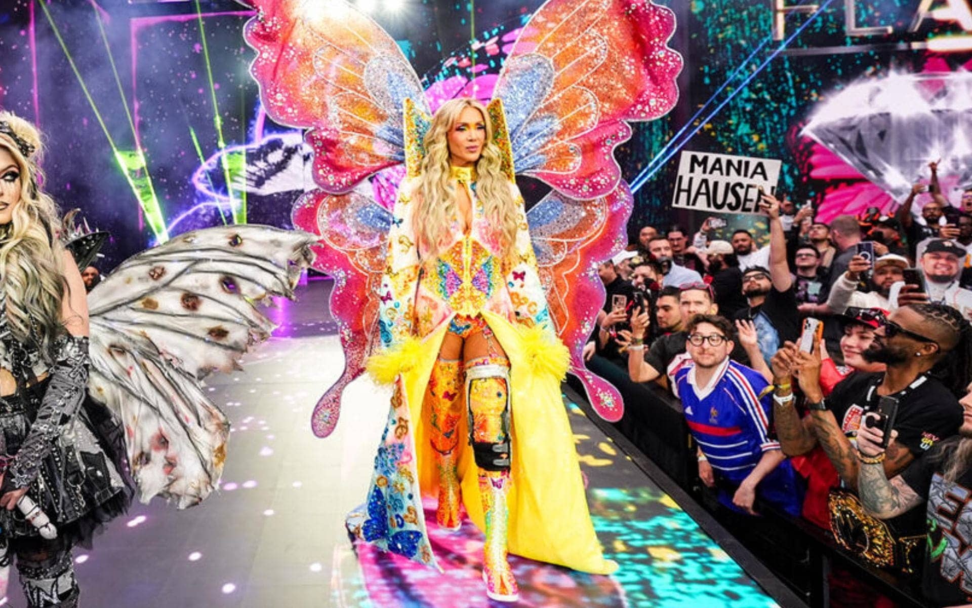 Charlotte Flair ka wrestling gear kharch ka maamla hai drama