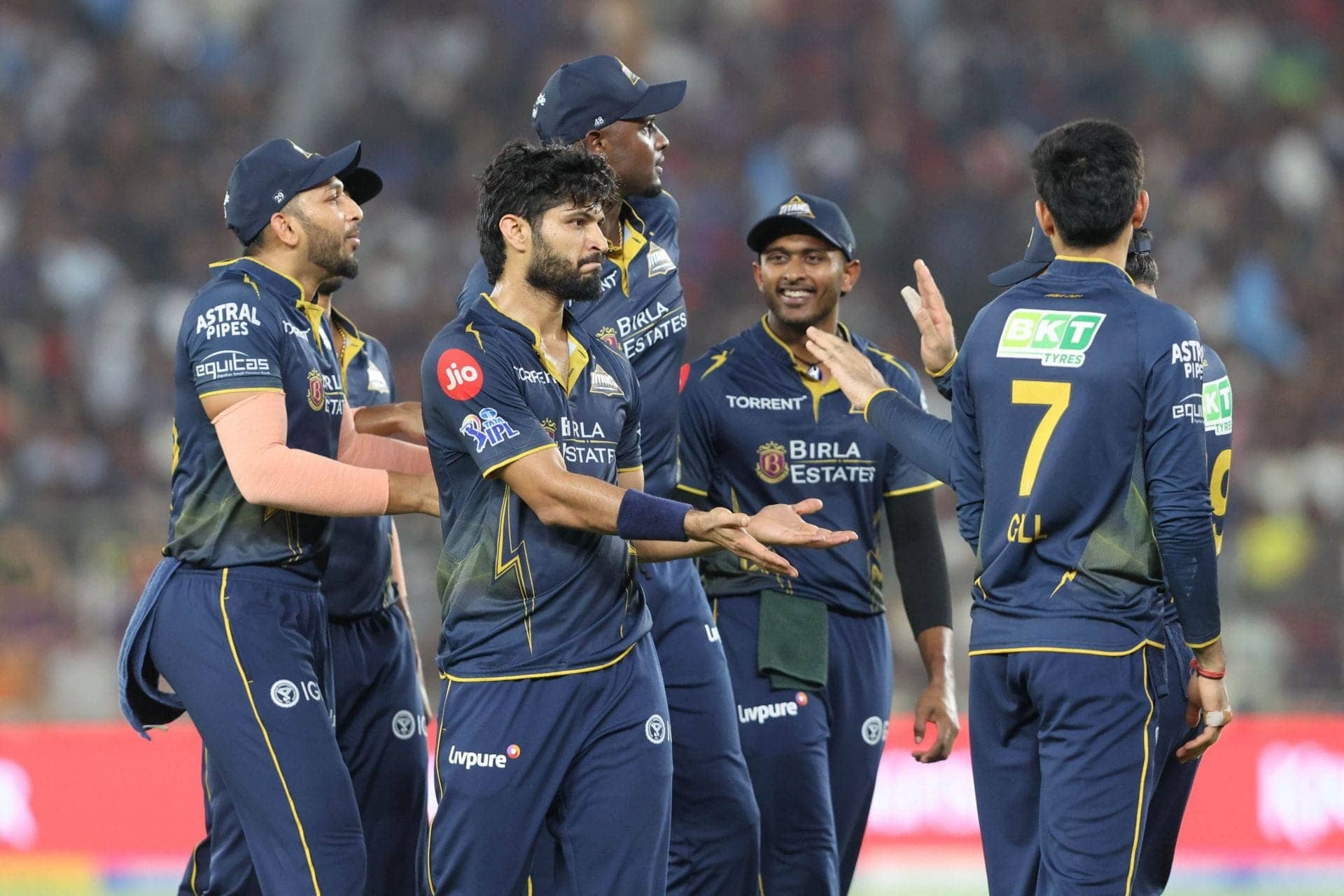 Aakash Chopra Applauds Shubman Gill's Smooth Captaincy in GT Win