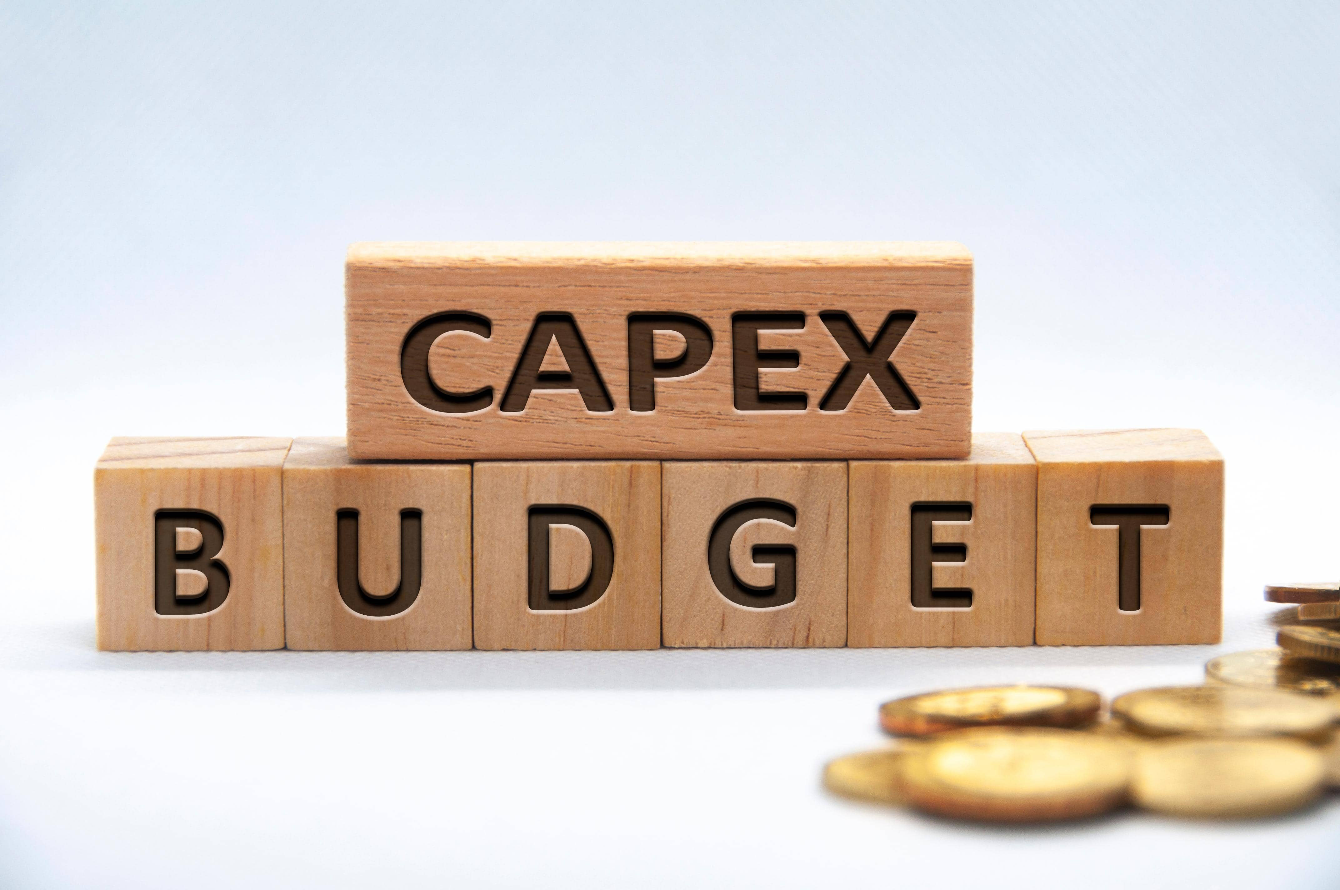 Govt Sticks to Big Spending Plan Amid Global Tensions