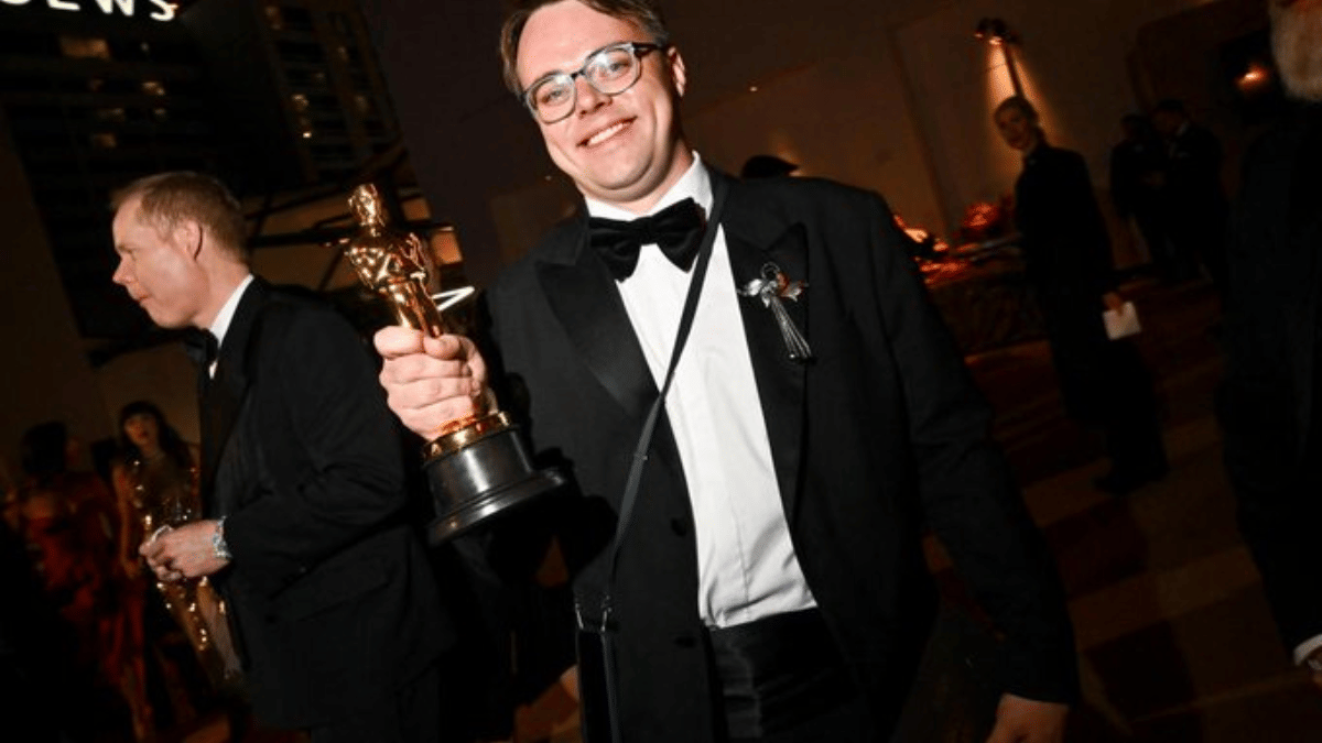 Oscar Adventure at JFK! Filmmaker's Award Goes Missing