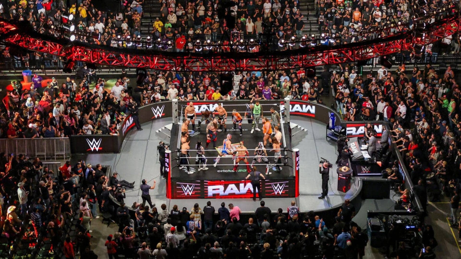 WWE Stars ko Pay Cut Ka Chakkar, Kya Hoga Kafi Drama?