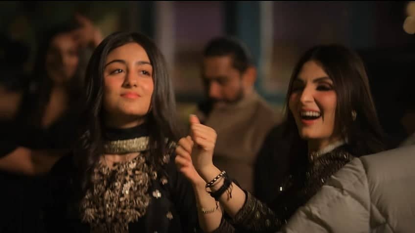 Kapoor Family Unleashes Samara's Bollywood Debut Spectacle!