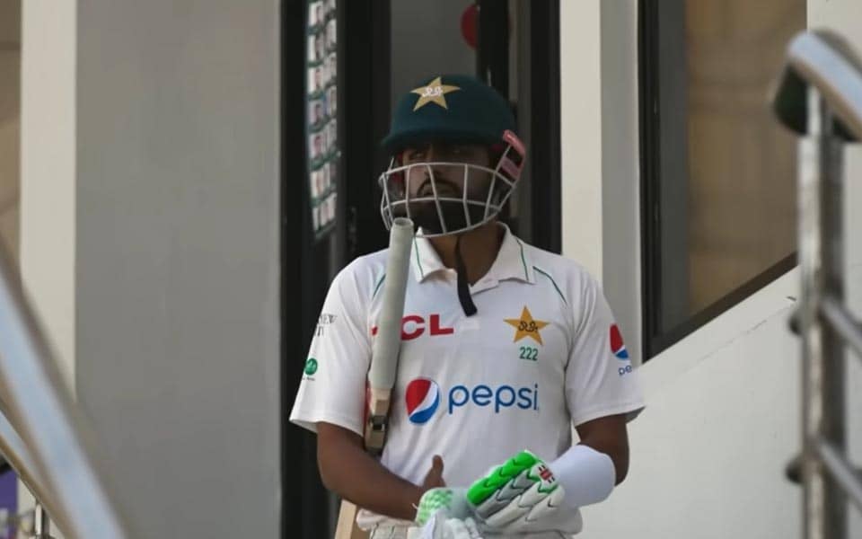 Babar Azam ki knee injury se cricket ka maidan hil gaya!