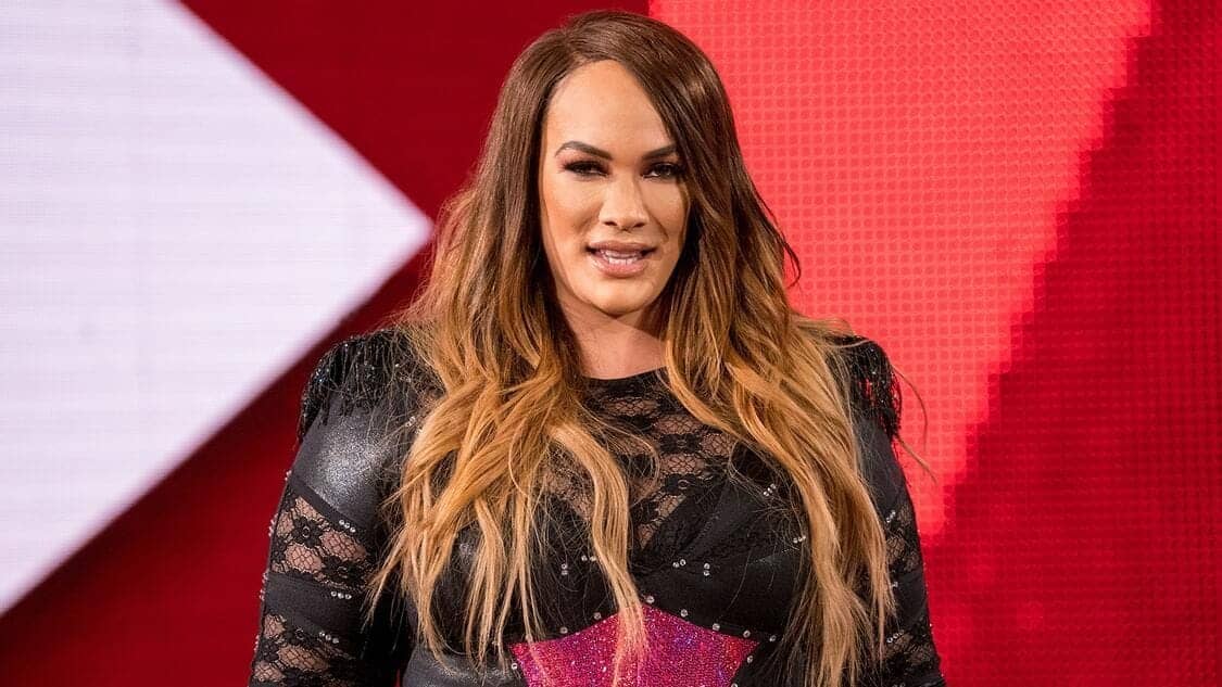 Nia Jax ka mic se attack, Paige ki badla lene ki dhamki!