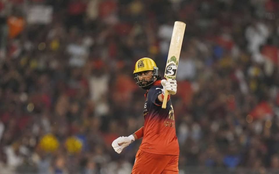 RCB vs MI: A Cricket Showdown with Joey's Flair!