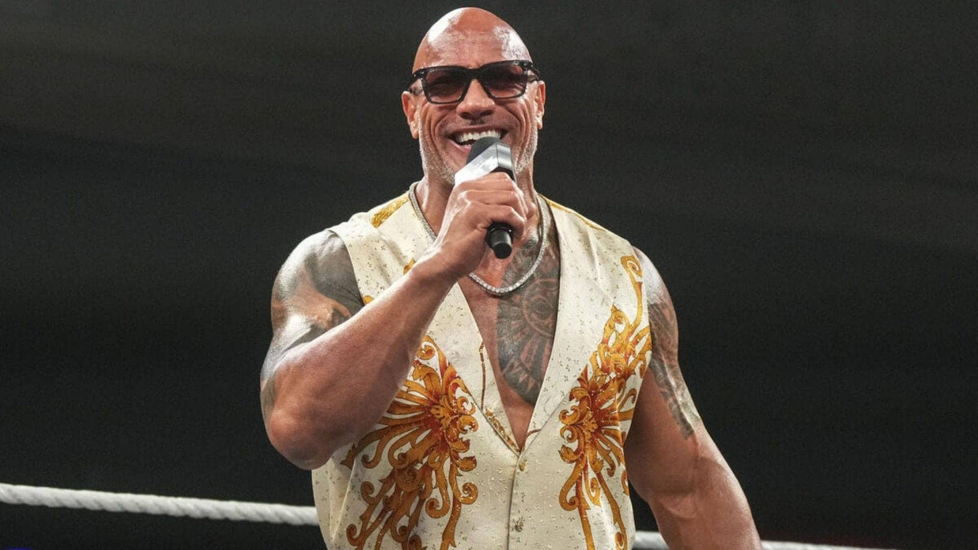 Dwayne Johnson Crashes Kevin Hart Roast: Daddy's Home!