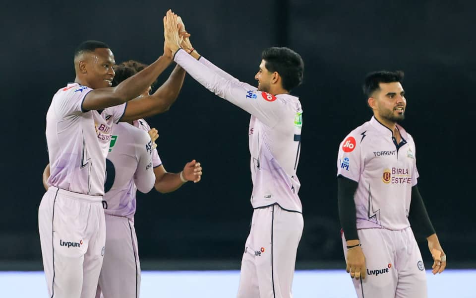 Gujarat Titans Crush Sunrisers: A Historic Victory!