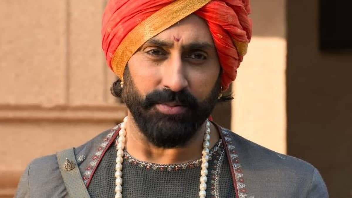 Abhishek Bachchan's Traffic Signal Surprise: 'Sambhu Raje'!