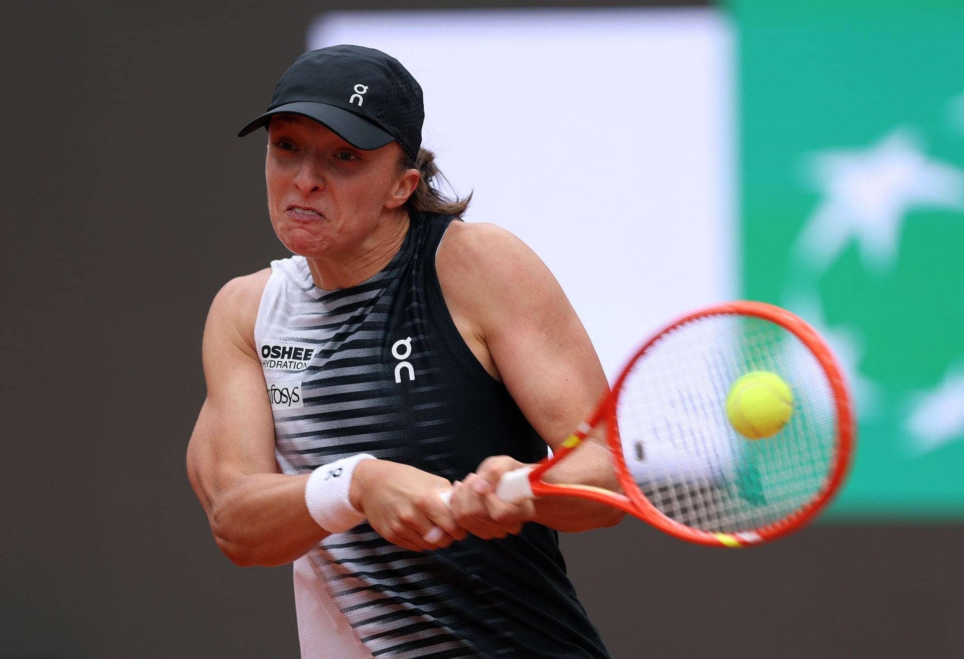 Iga Swiatek Claps Back at Press in Italian Open Showdown