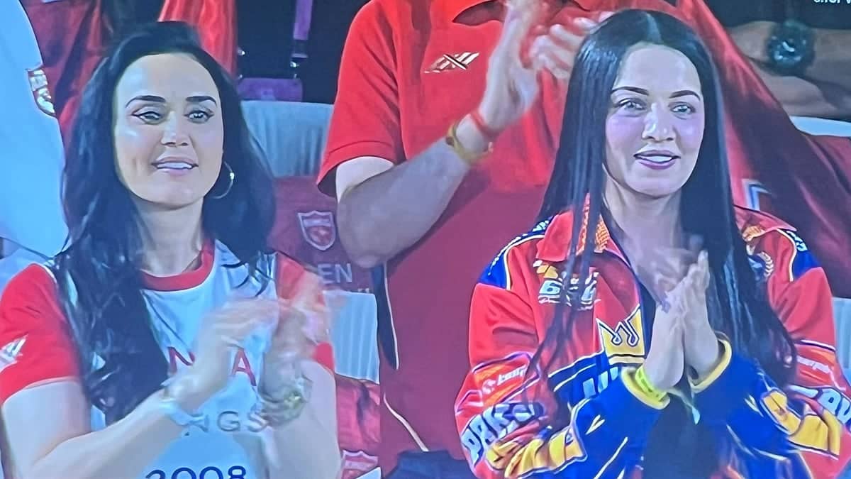 Preity Zinta Aur Celina Jaitley Ka Stadium Mein Drama