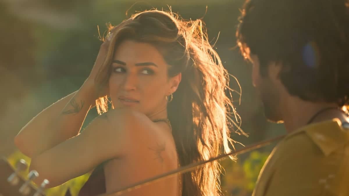 Kriti and Shahid Sizzle in Mashooqa from Cocktail 2 - Watch Now!