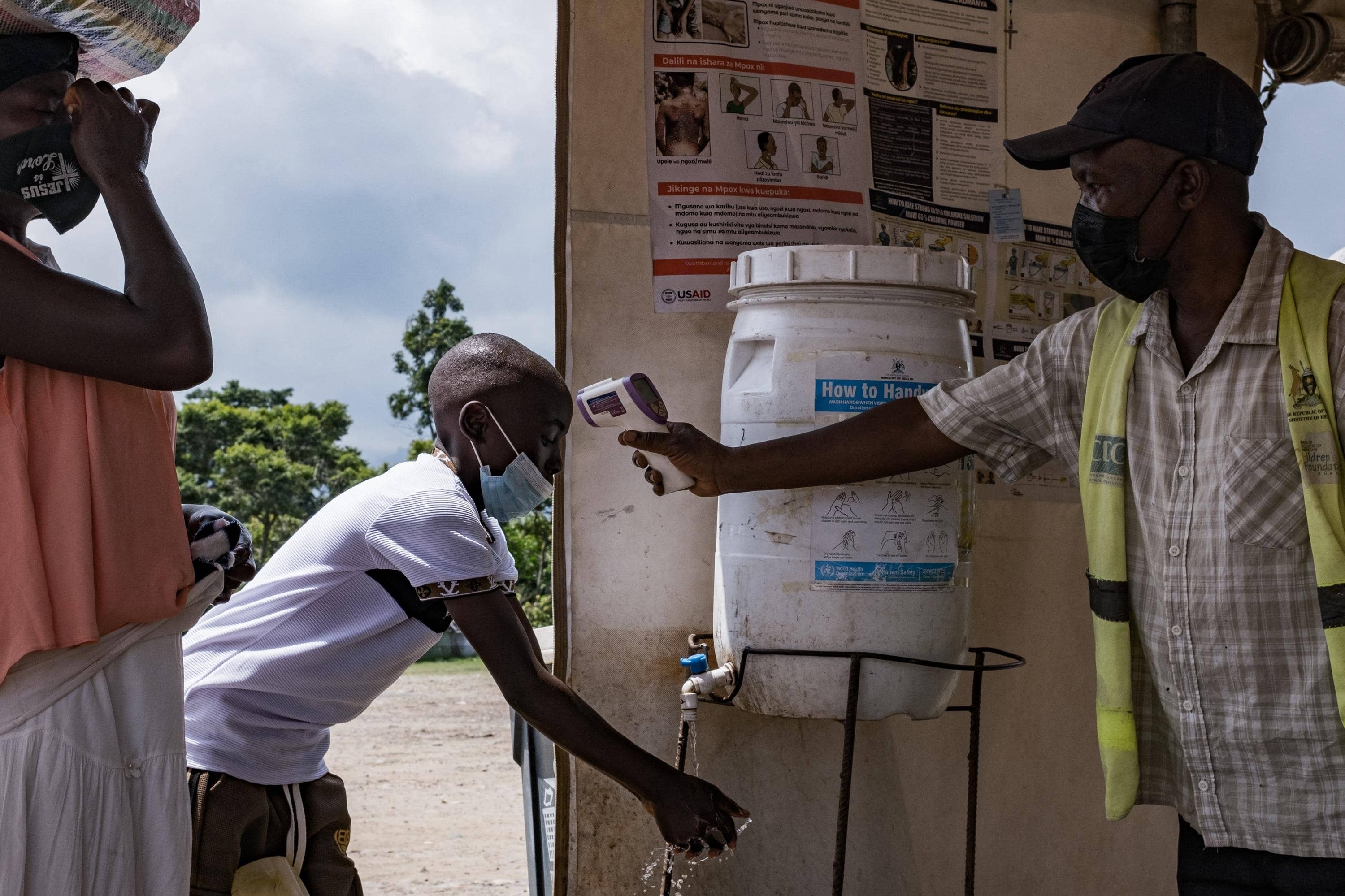 Ebola Outbreak: Months of Sneaky Spread and Vaccine Rush