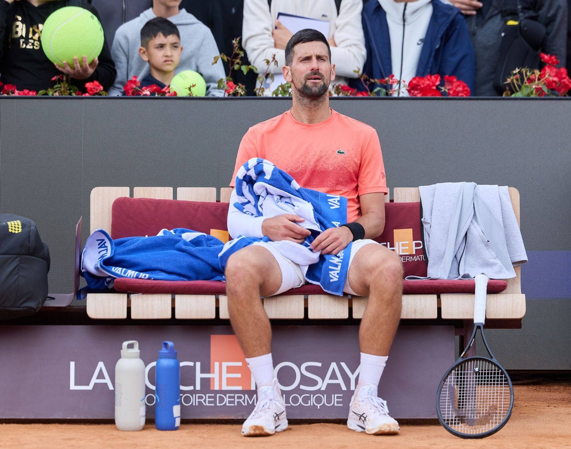Djokovic Ka Match Dhoondta Hai Shade, Fans Ka Uproar!