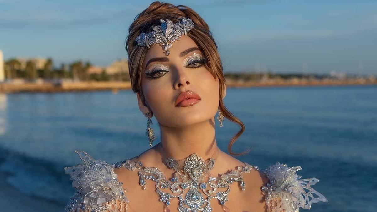 Urvashi Rautela Calls Out Fan Drama, Keepin' It Real and Smooth