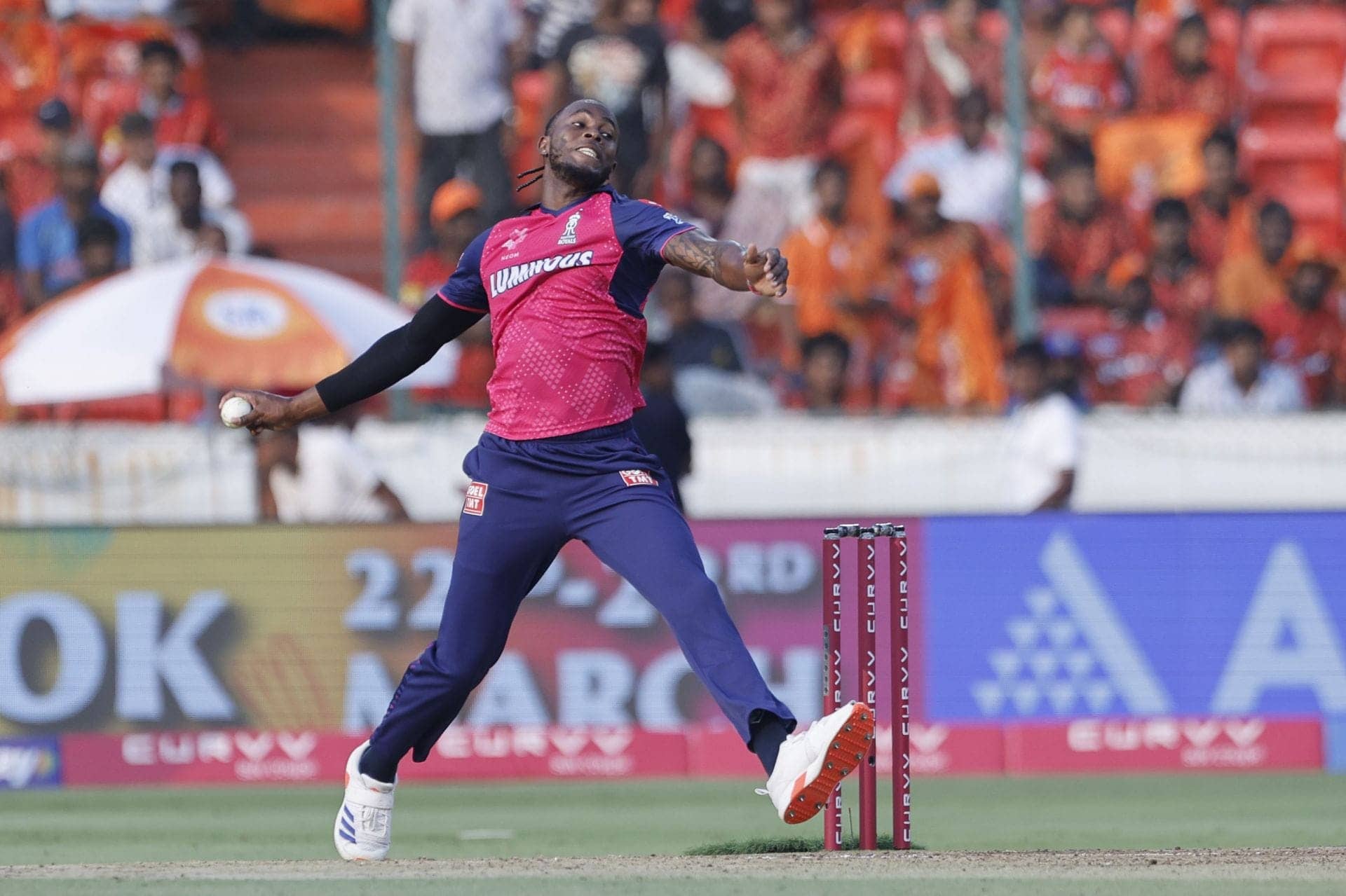 Jofra Archer strikes in the first over once again with a 148.5 kmph bouncer to dismiss Abhishek Sharma for 0 in SRH vs RR IPL 2026 Eliminator