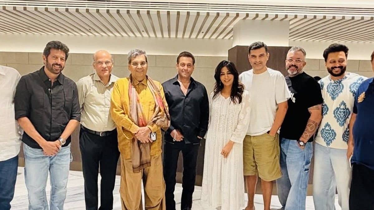 Salman Khan Hosts Star-Studded Screening for Maatrubhumi