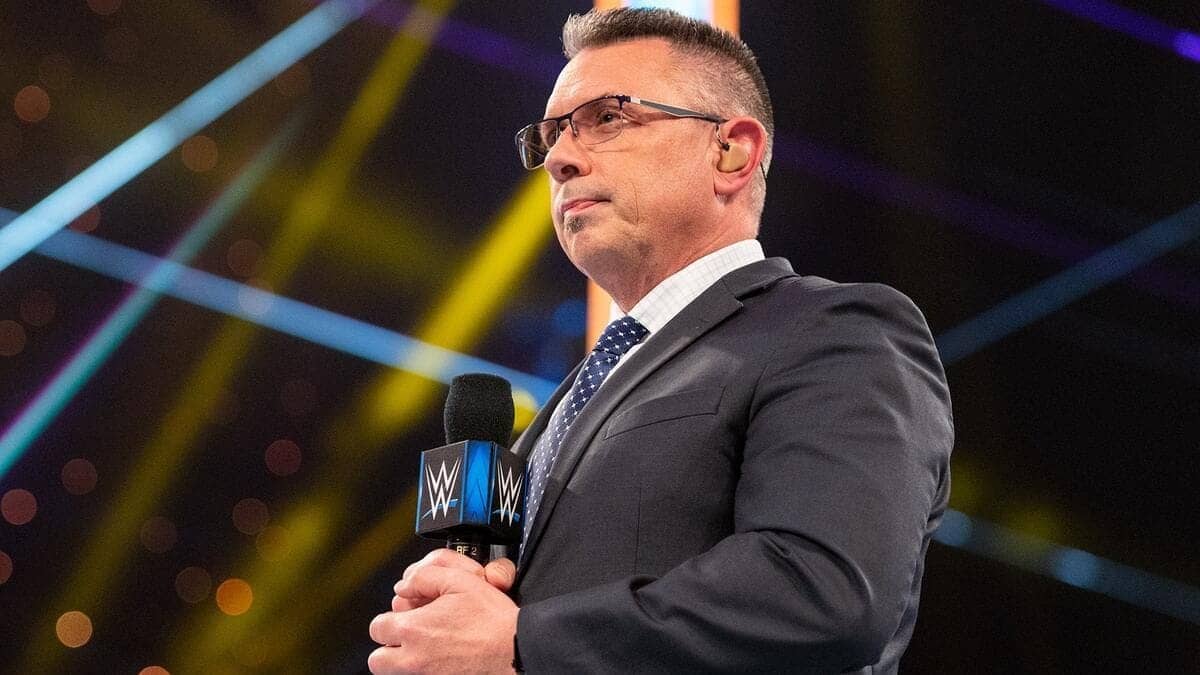 WWE RAW in Italy: Rivalry Ends, Tables Break, and Rollins Wins!