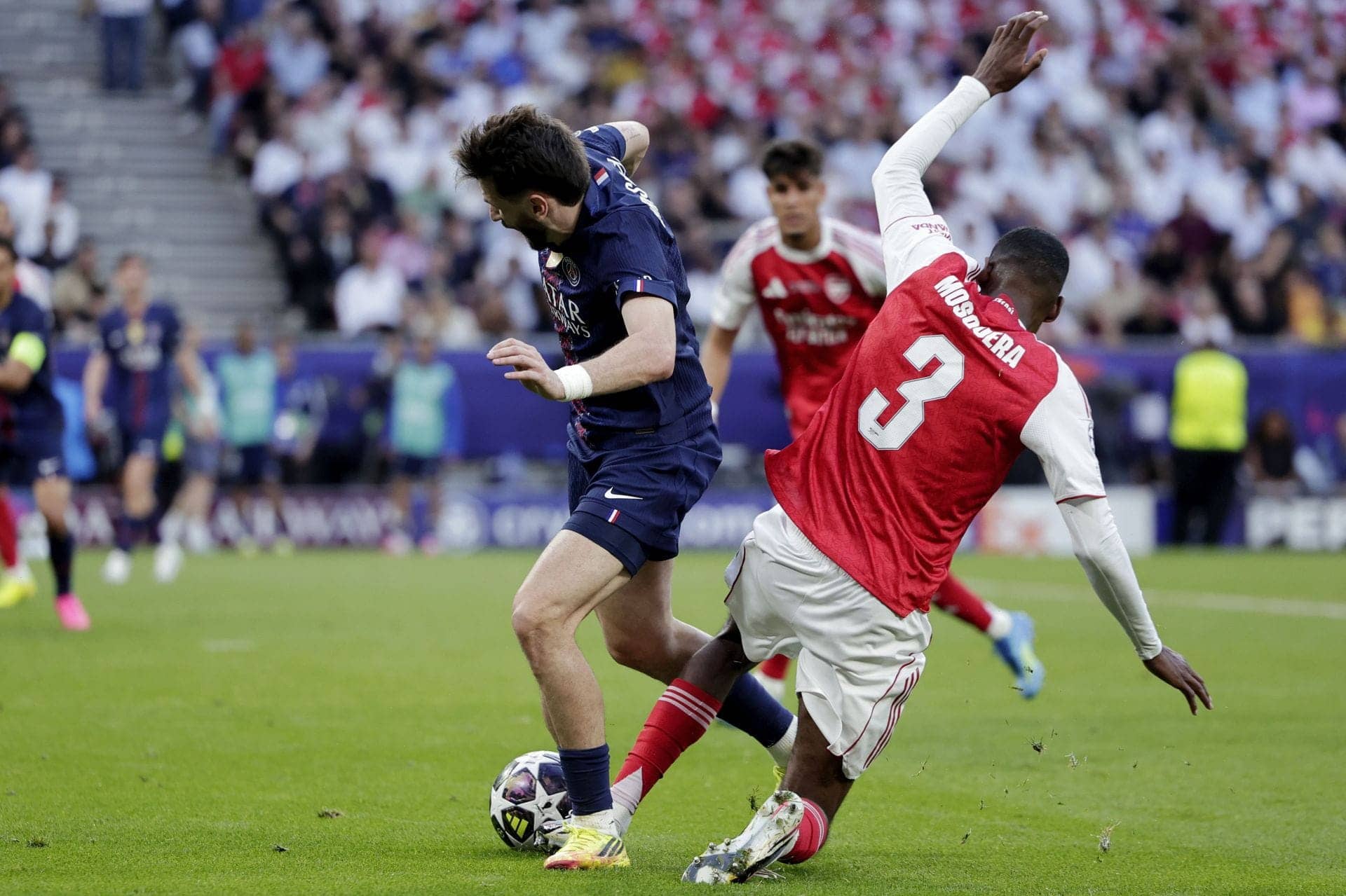 Mosquera's Blunder Sparks PSG Comeback in Final Showdown