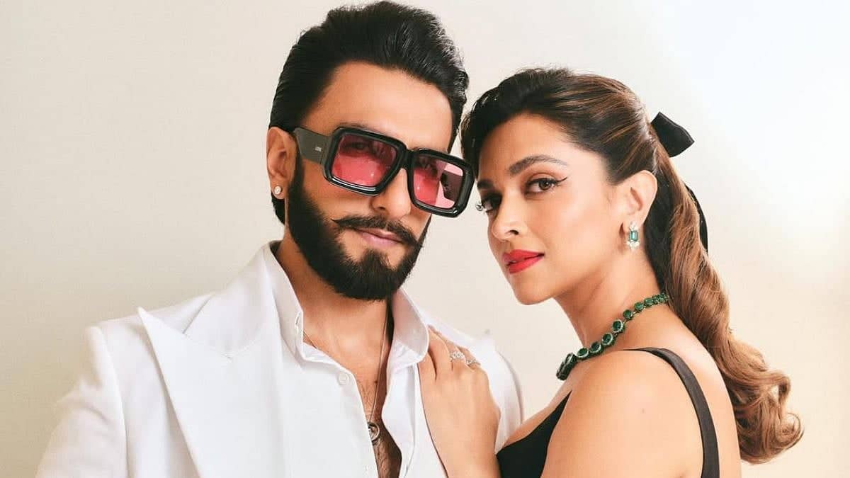 Deepika and Ranveer Spotted Celebrating Baby Bump in Bandra
