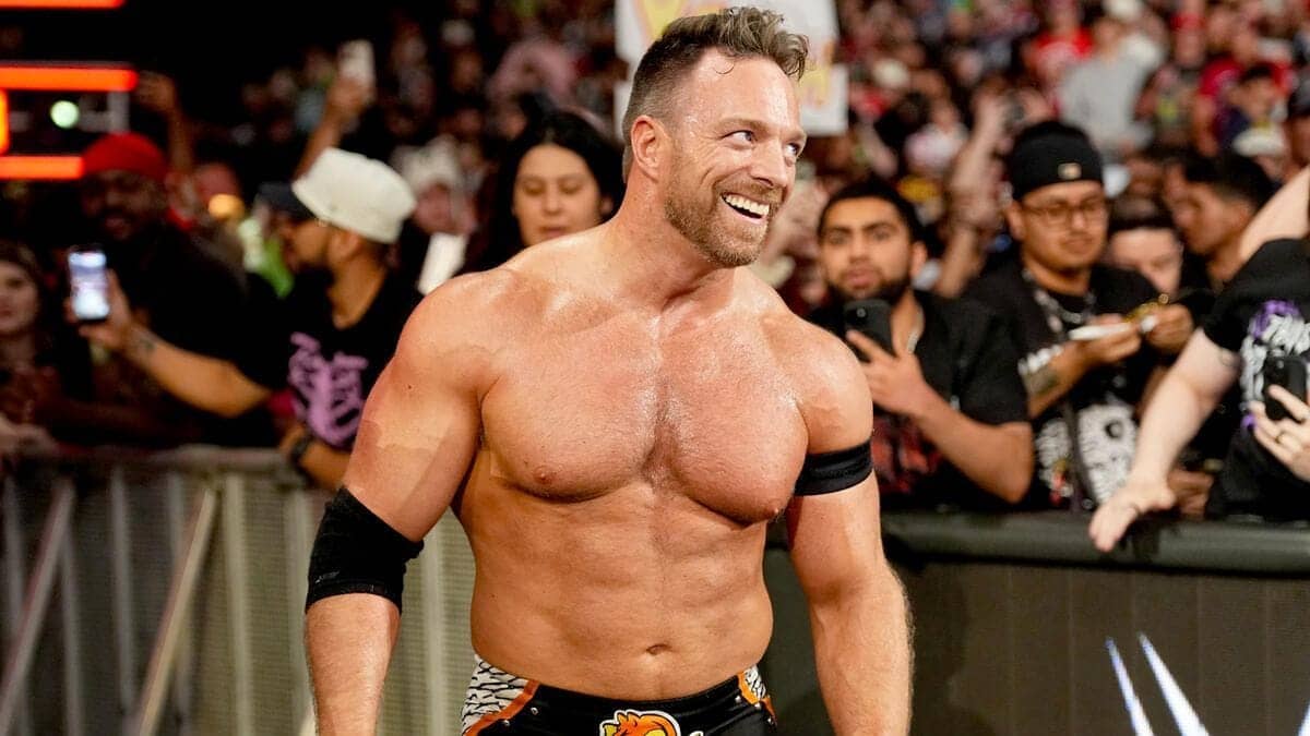 LA Knight's Hilarious Mic Mishap on WWE RAW Is a Must-See!