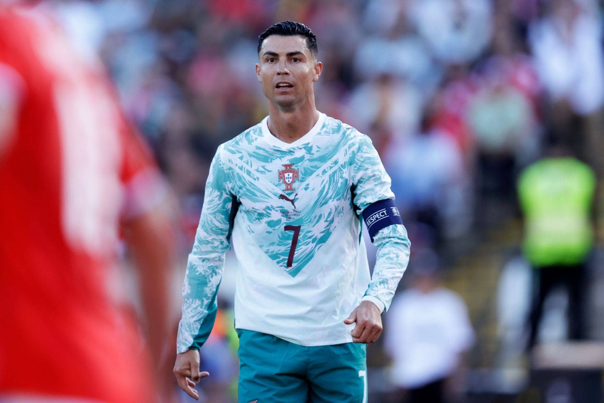 Lineker Spills the Tea on Why Ronaldo Ghosted Him