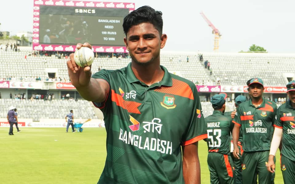 Nahid Rana's Bowling Wows Alex Carey in ODI Showdown