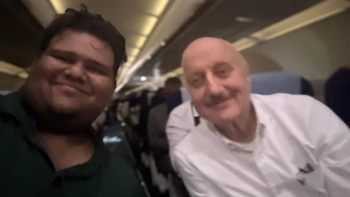 Anupam Kher Learns Huge Lesson From Overweight Passenger