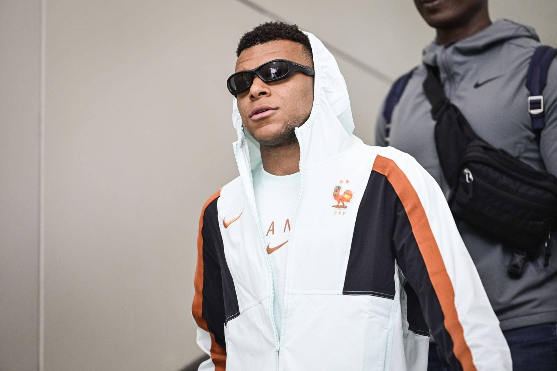 Dembele Rallies for Mbappe: Chill with the Criticism!