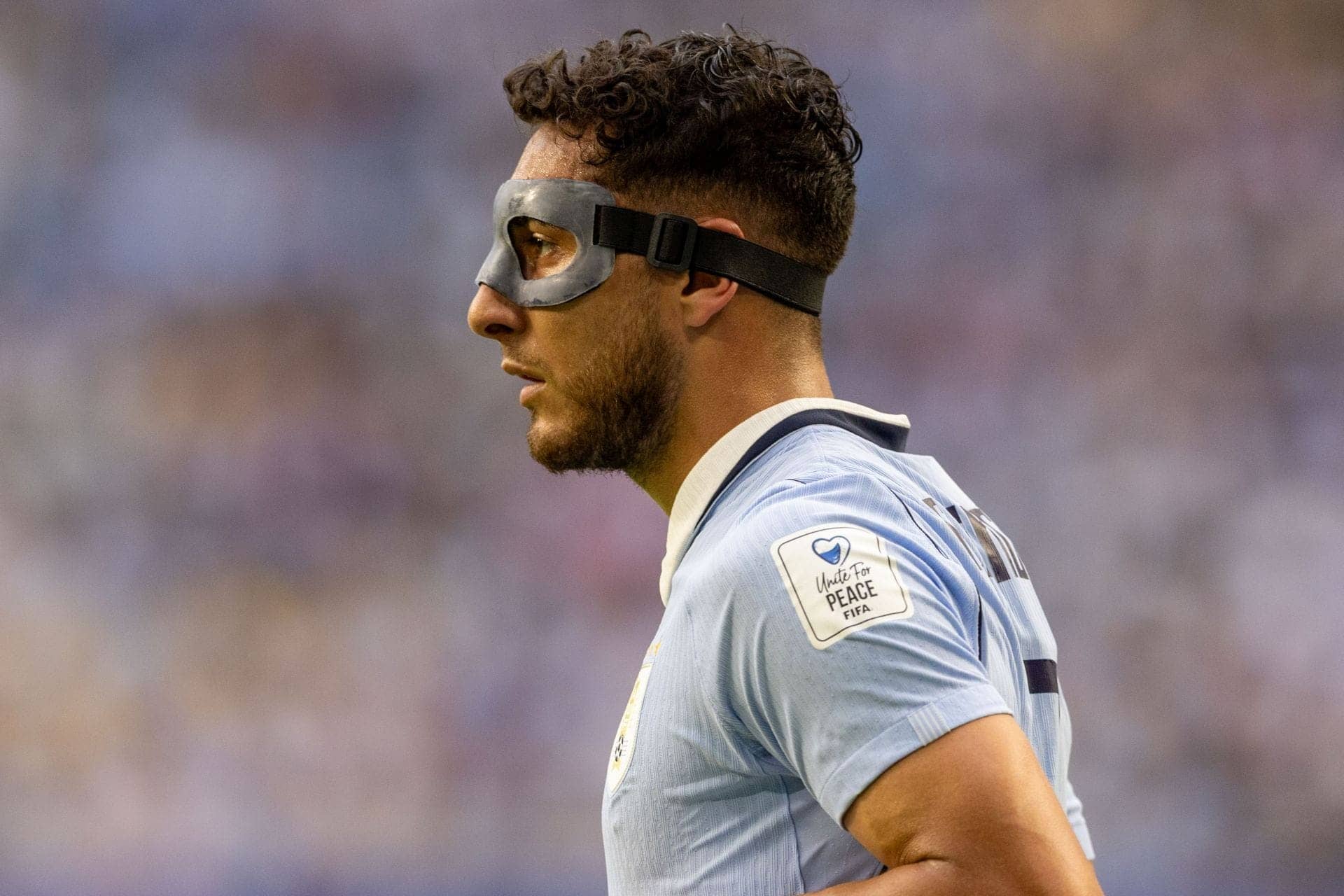 Sebastian Caceres Ka Face Mask: Kya Hai Yeh Naya Trend?