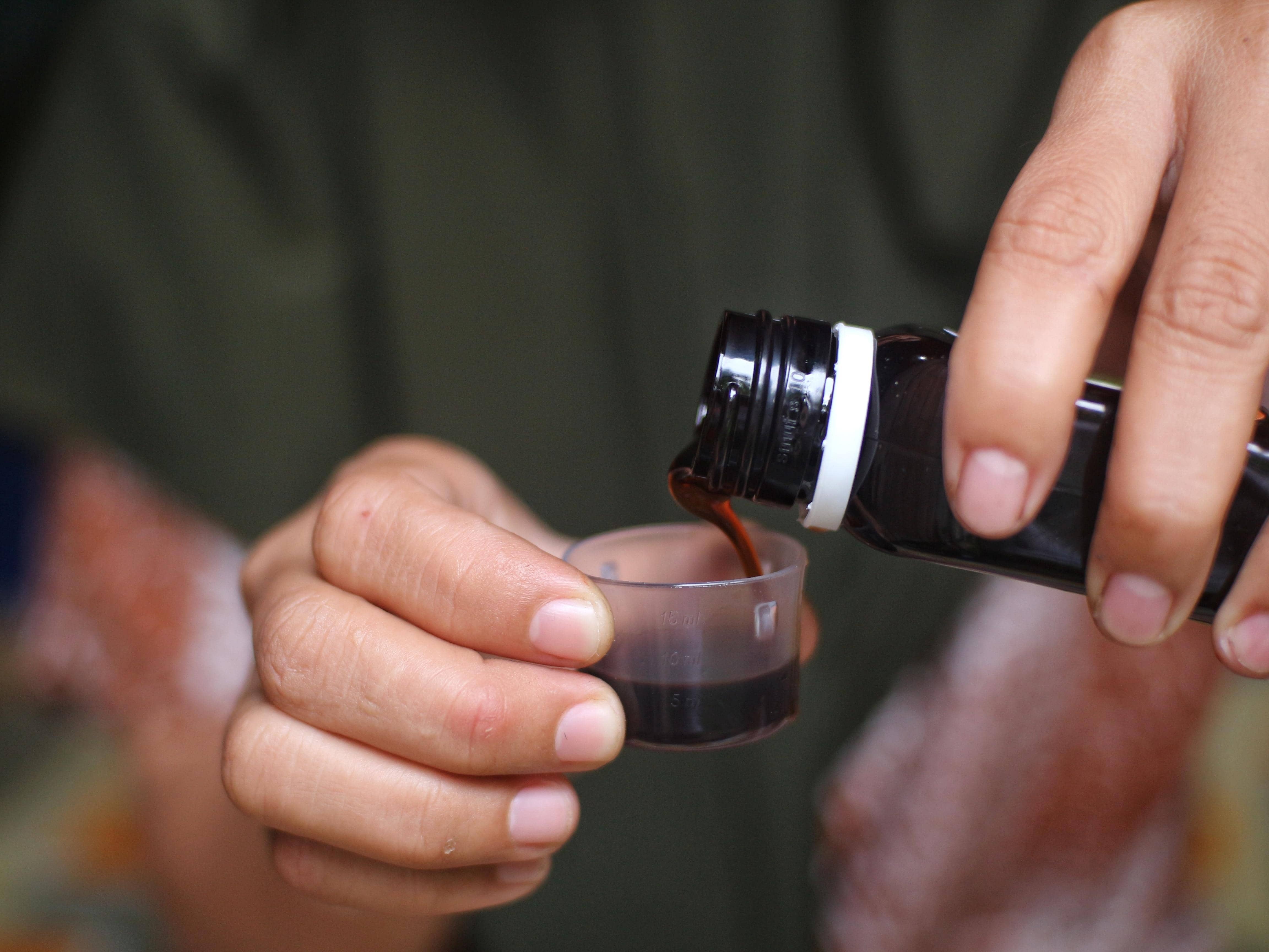 Syrup Bechne Pe Lag Gayi Roko, Doctor Ki Prescription Chahiye!
