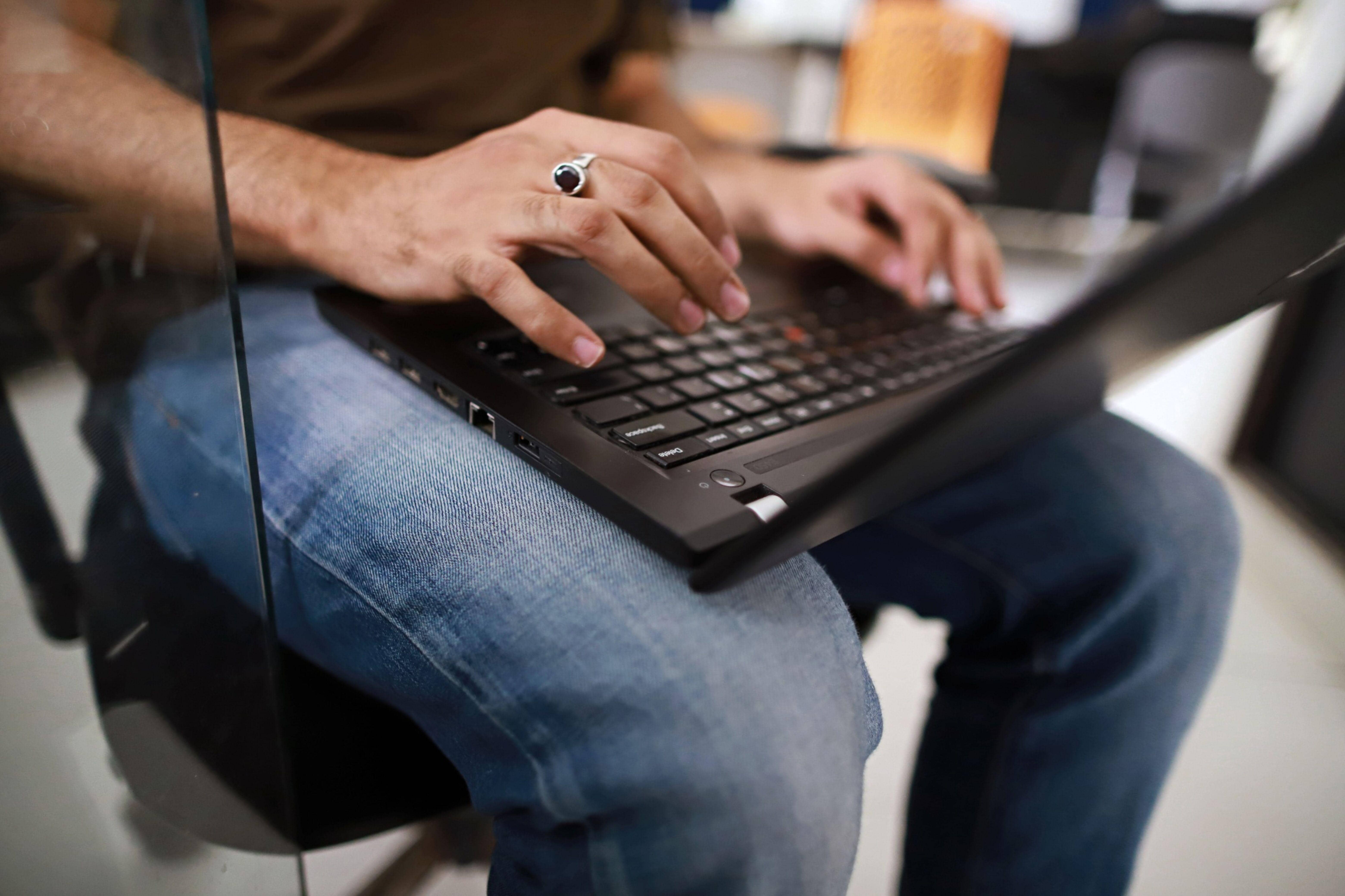 Laptop demand, public sector buying drive India's PC market growth in Q1