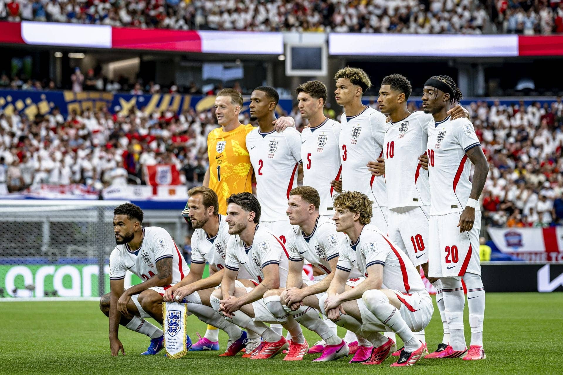 England Fans Sing *Wonderwall* Before World Cup Victory
