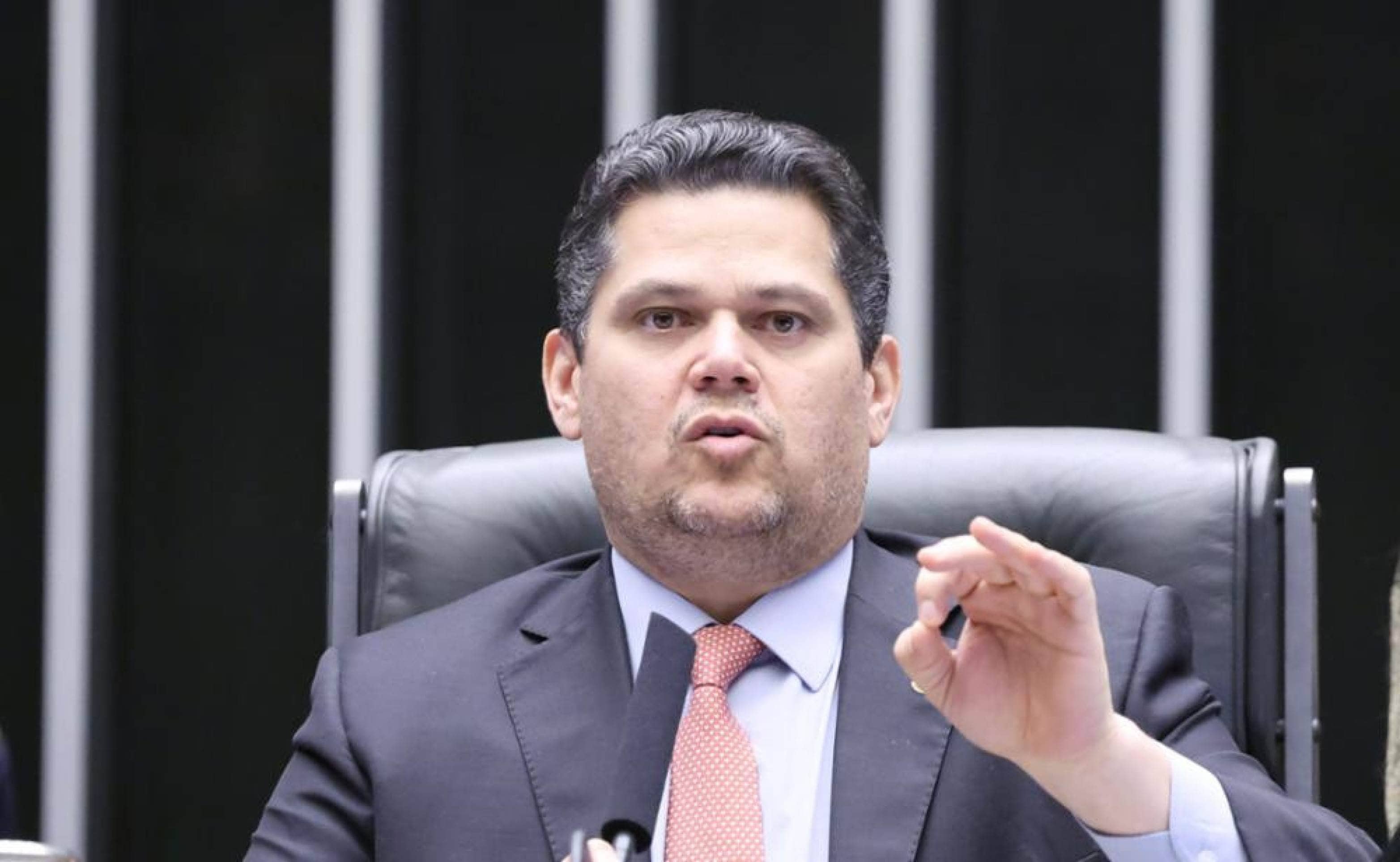 Alcolumbre Stands Up for Innocence Principle Amid Compliance Zero
