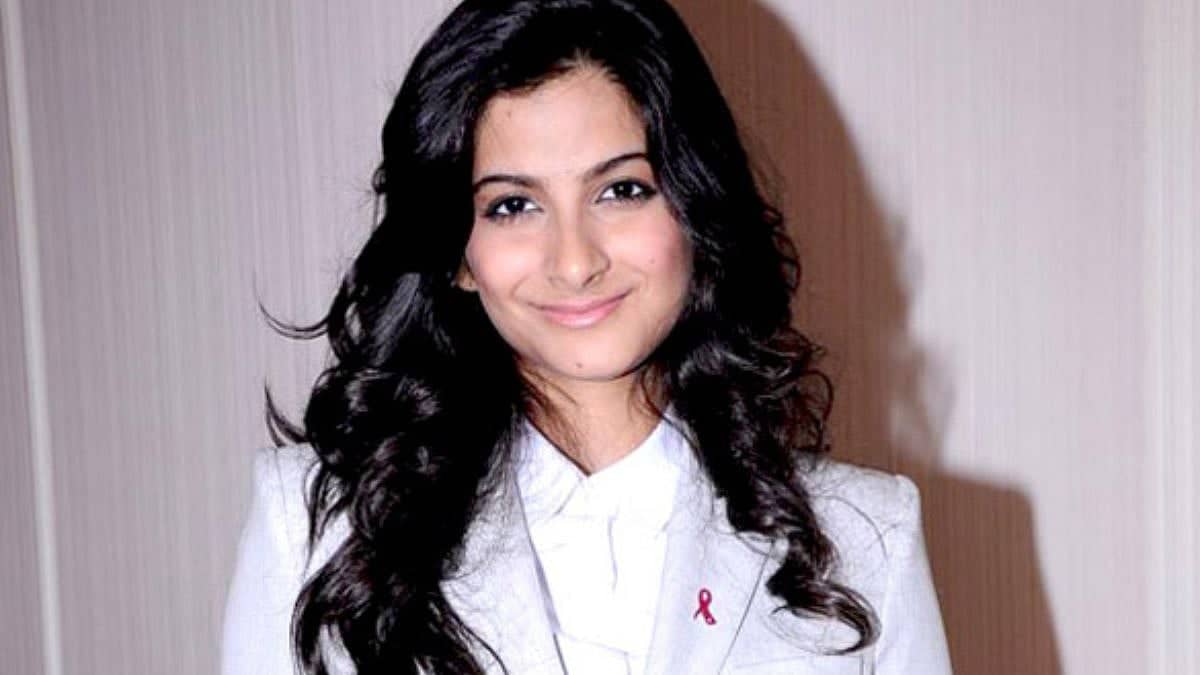 Rhea Kapoor's Missing Earrings: A Dazzling Disaster