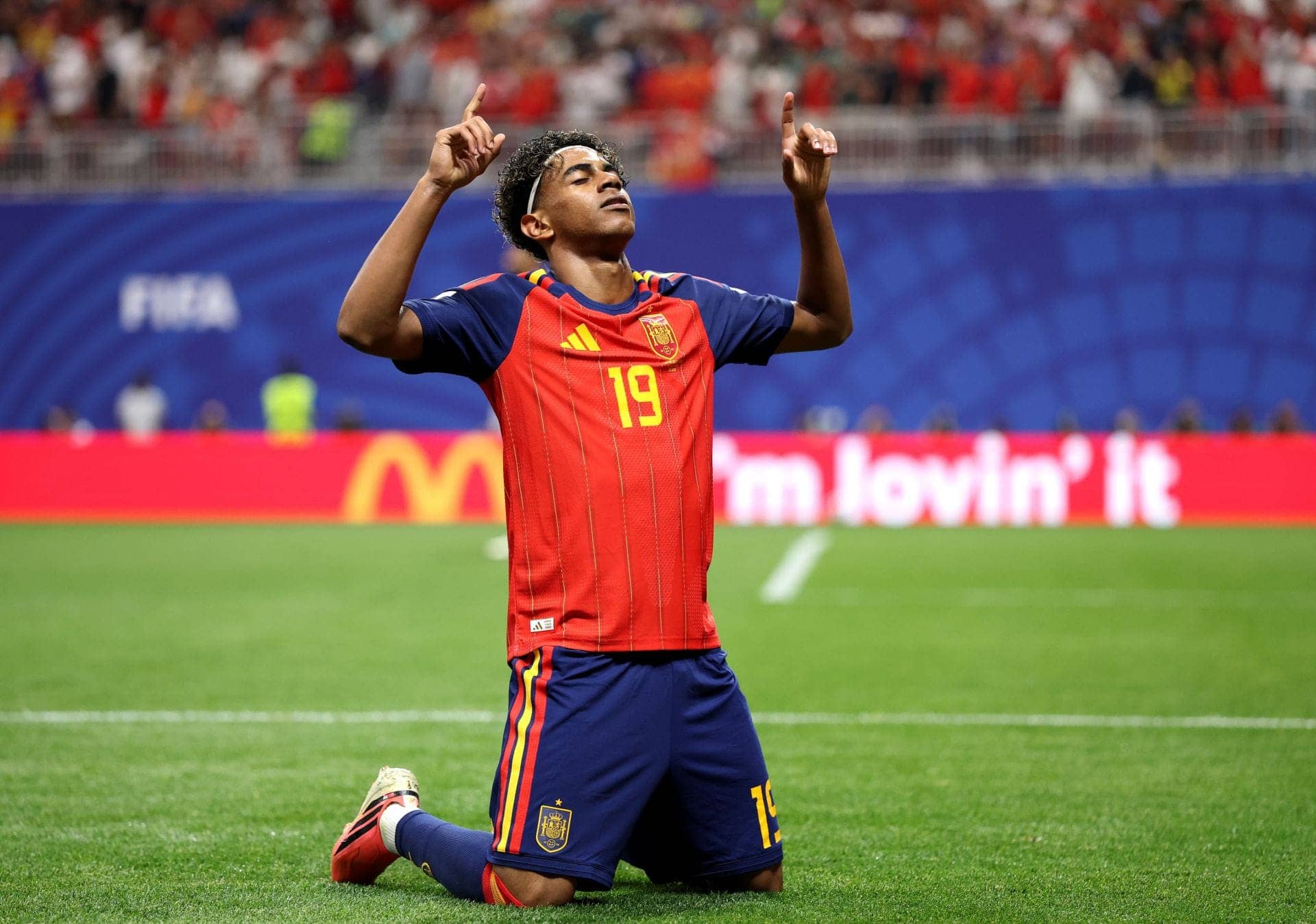 Spain Dominates Saudi Arabia 4-0: Oyarzabal and Yamal Shine
