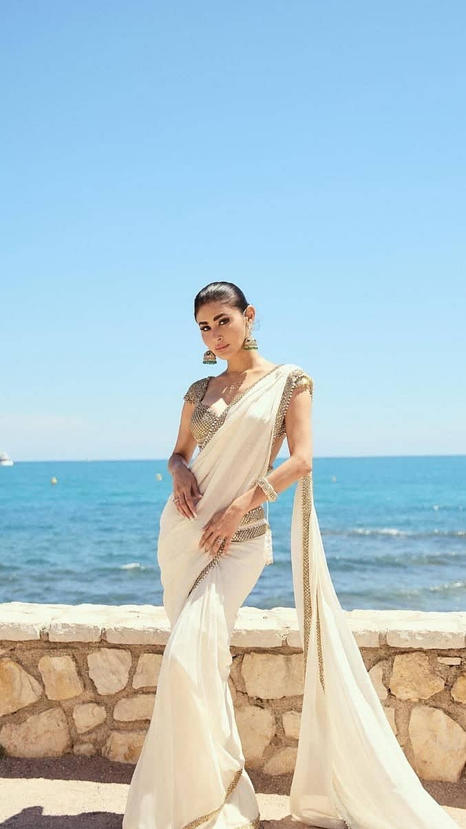 Mouni Roy Dazzles in White Saree, Proves She's a Saree Queen