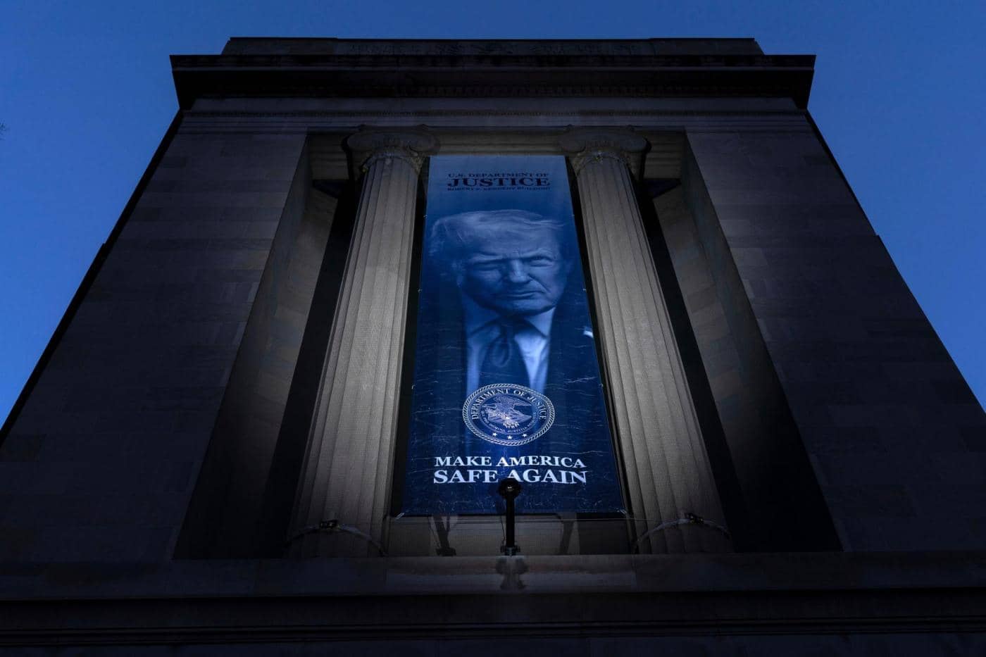 Justice Department Ne Reporters Ko Subpoenas Se Chhoda