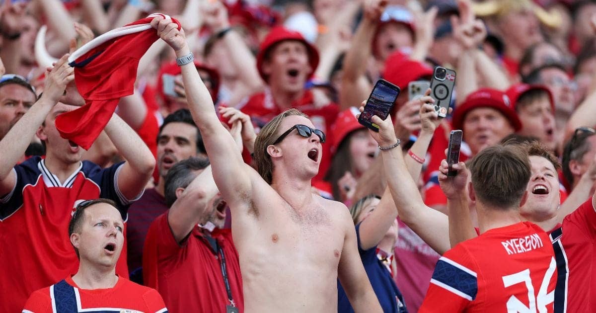 Norway Fans Turn Mets Stadium Into a Viking Spectacle