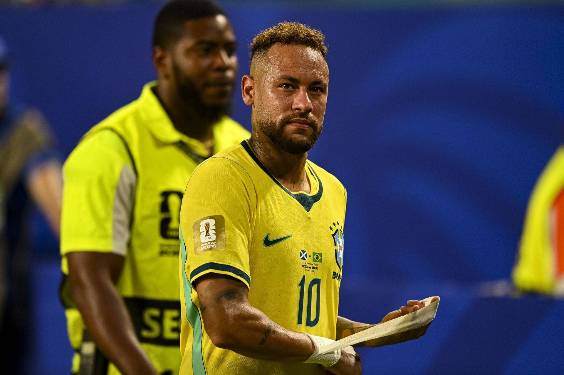 Security Guards Mistake Neymar’s Son for Pitch Invader