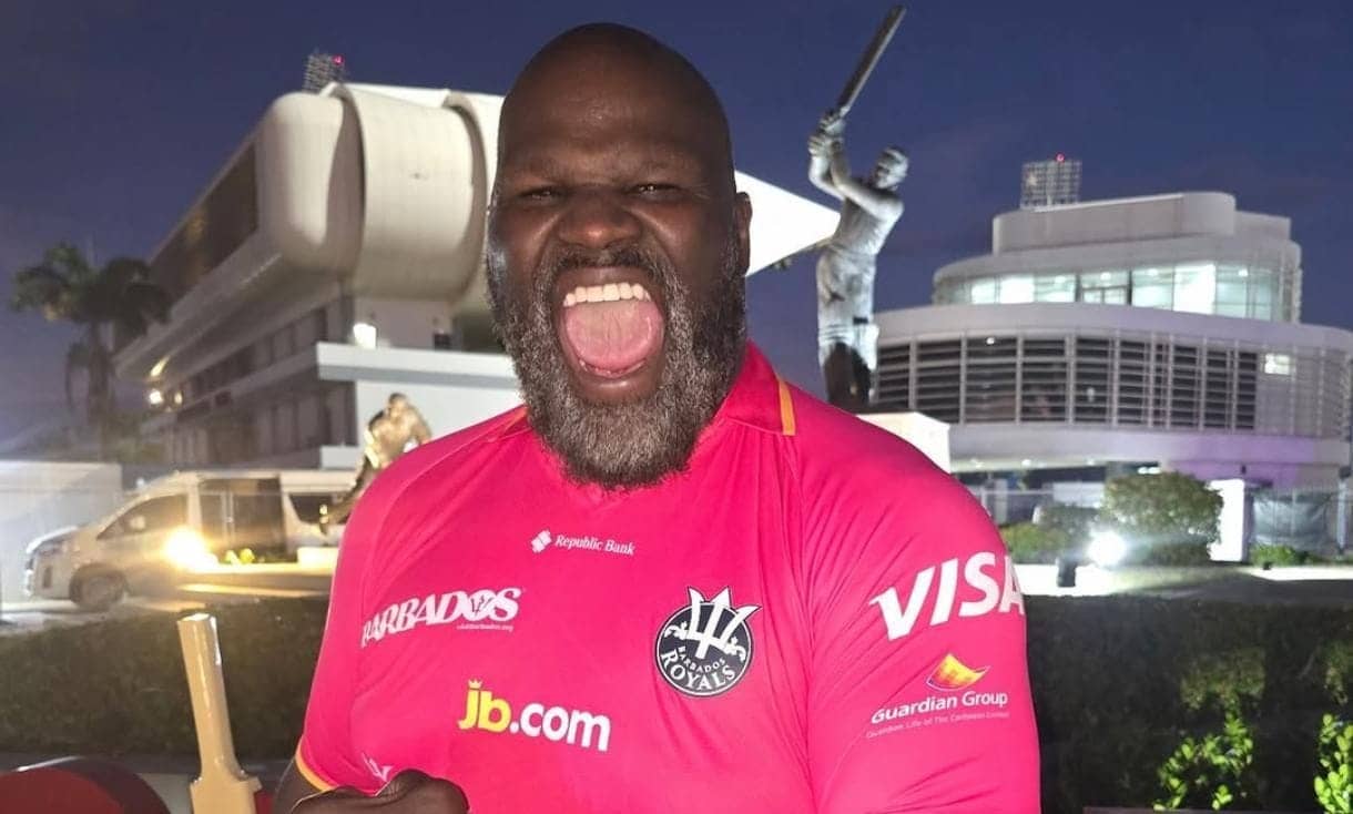 Mark Henry Ka WWE Couple Ko 'Get A Room' Kehna Hai