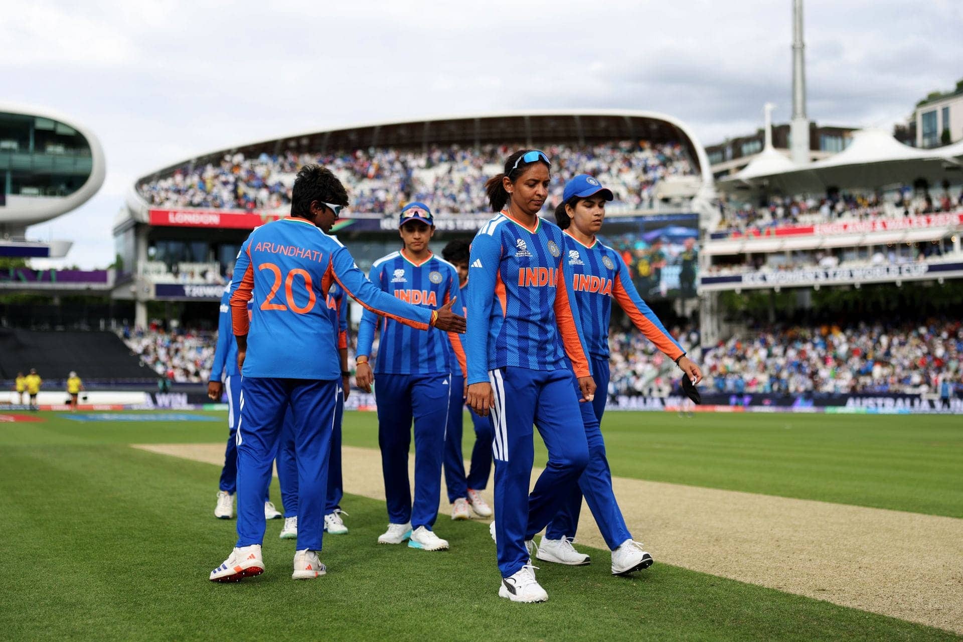 BCCI ne women's squad announce kiya, Shreyanka abhi nahi fit