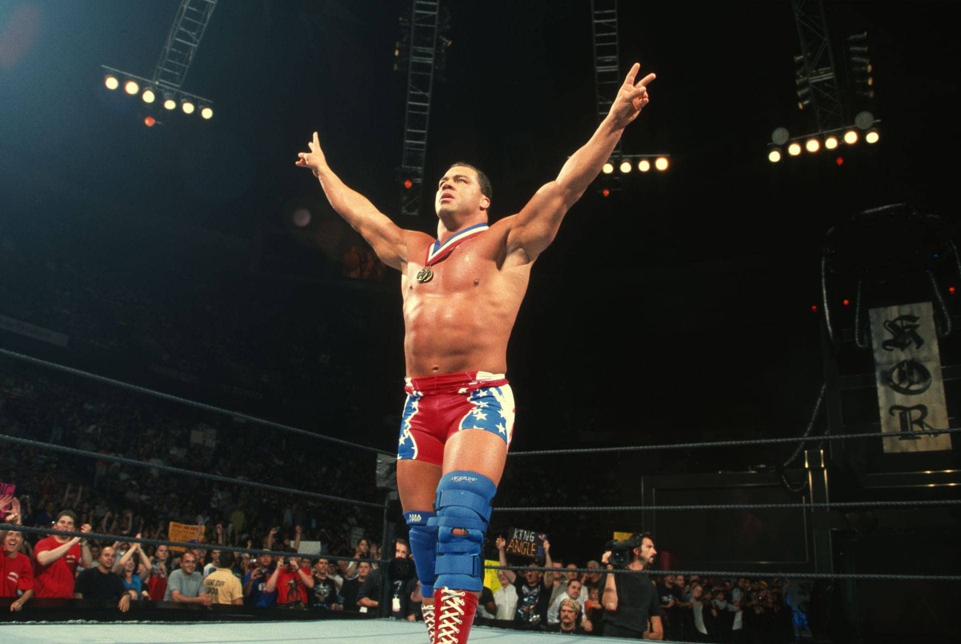 Kendal Grey Ne Kurt Angle Ka Gear Pehna Aur Jeeta Title