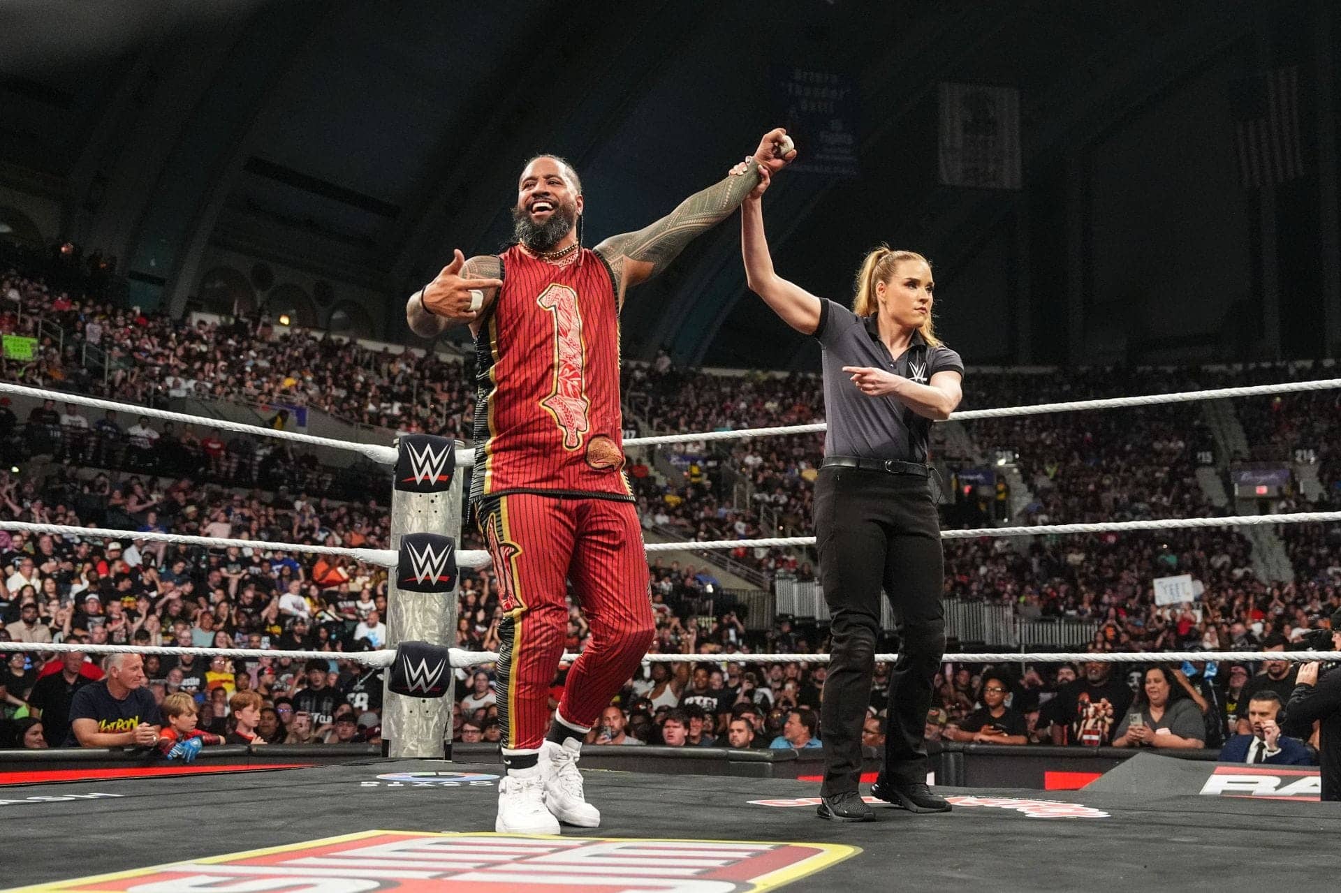 Jimmy Uso Ki Beti Ki Graduation Aur Uski Chhatri Drama
