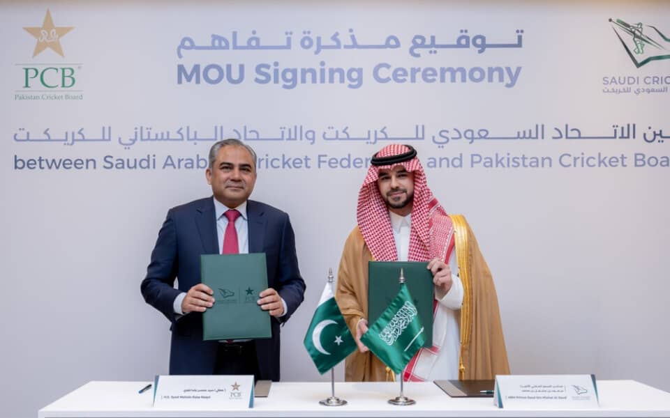 Pakistan Aur Saudi Arabia Ka Cricket Stadium Ka Dhamaka