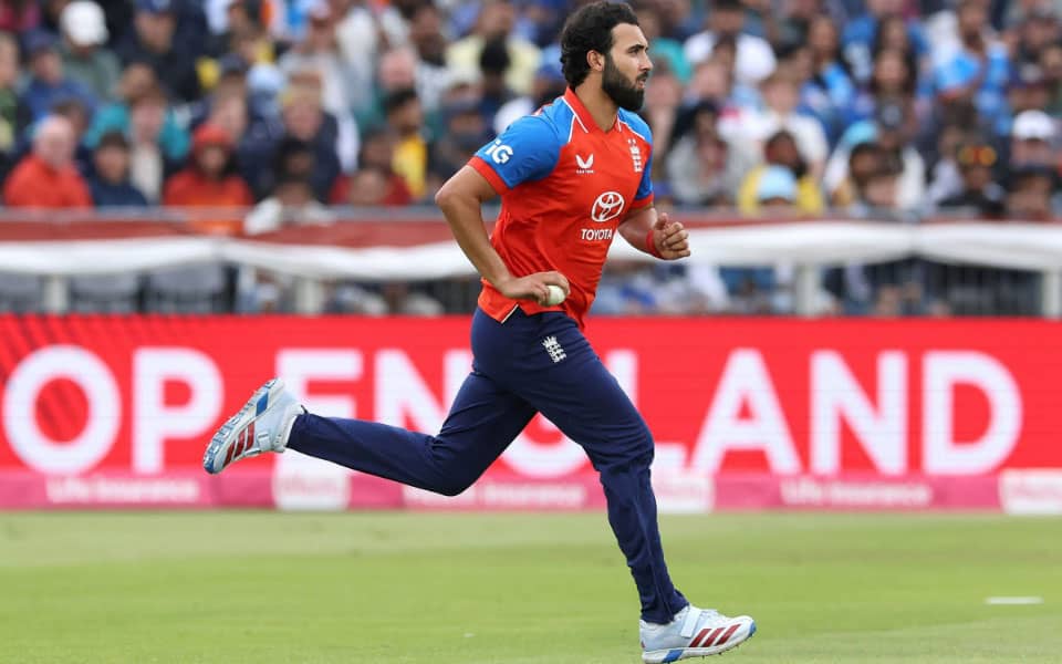 Saqib Mahmood Eager to Secure England Spot After Rainy Match