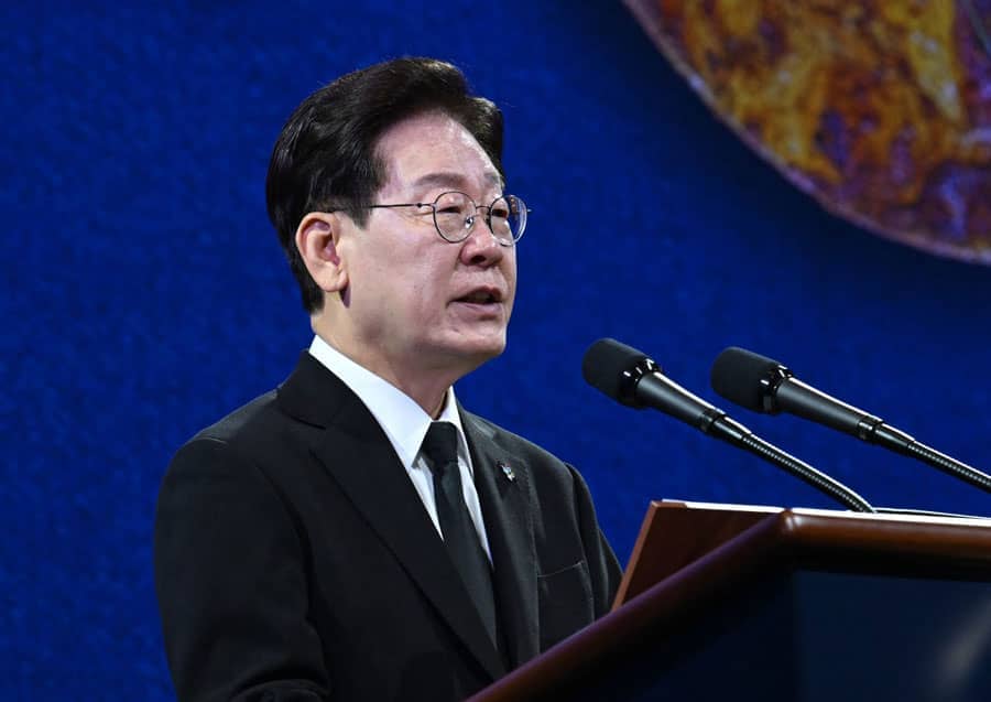 Lee Jae Myung and Moon Jae-in Team Up for Peace Talks