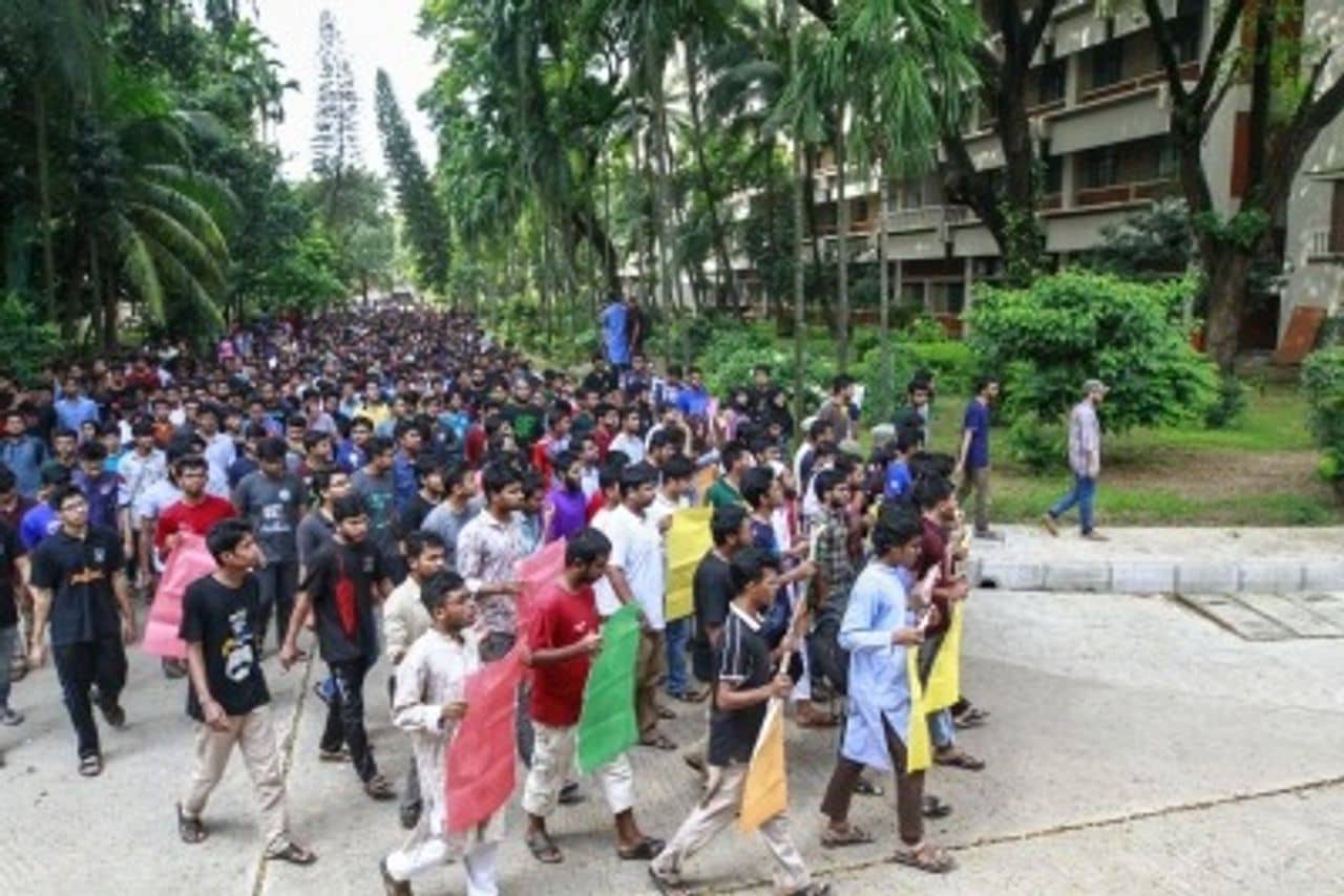 Dhaka University: Female Students Stand Up During World Cup